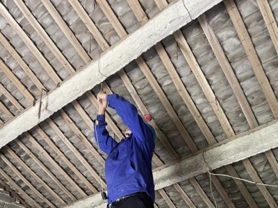 村企合作送安全——關(guān)愛(ài)孤老，電力維修志愿服務(wù)